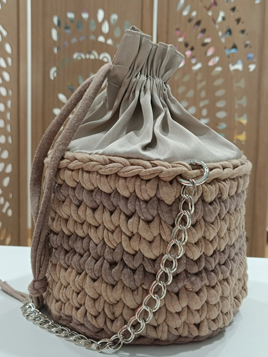 BOLSO BOMBONERA A CROCHET