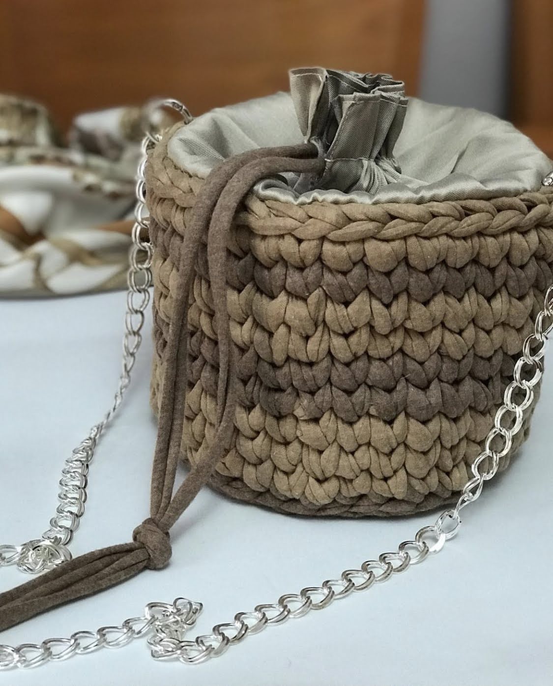 BOLSO BOMBONERA A CROCHET