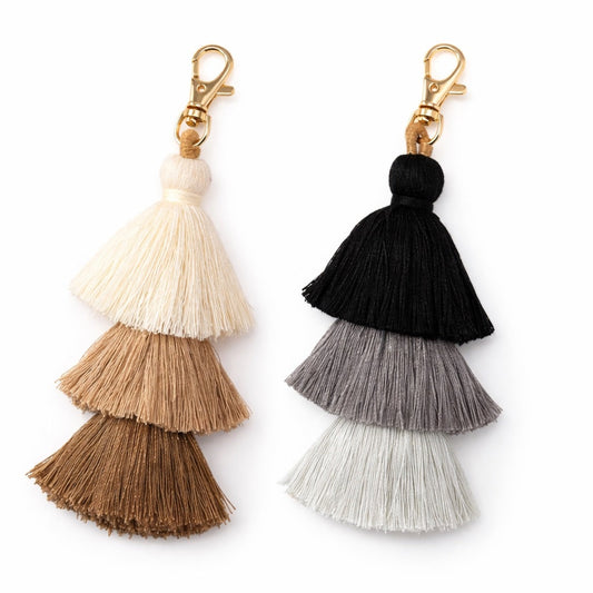 Adorno colgante borla triple para bolso