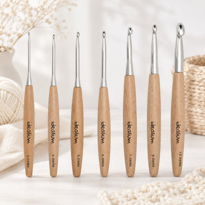 Ganchillo Premium Idealium con mango de madera