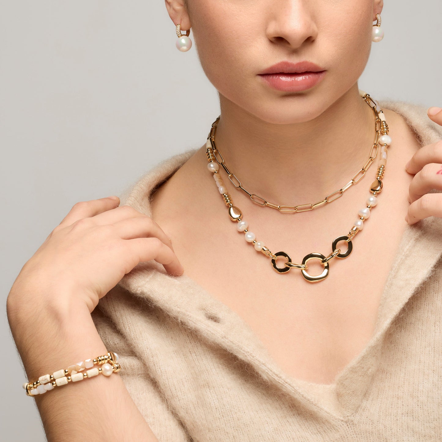 Pendientes acabado oro amarillo de 18k y Perla Blanca - Maeki