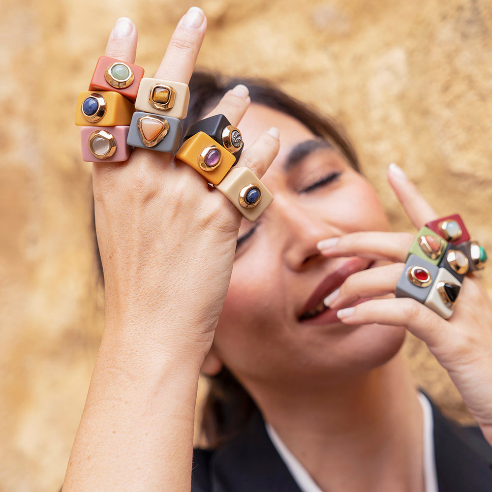 Anillo mujer negro con labradorita